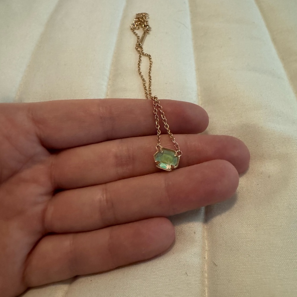 Kendra Scott necklace